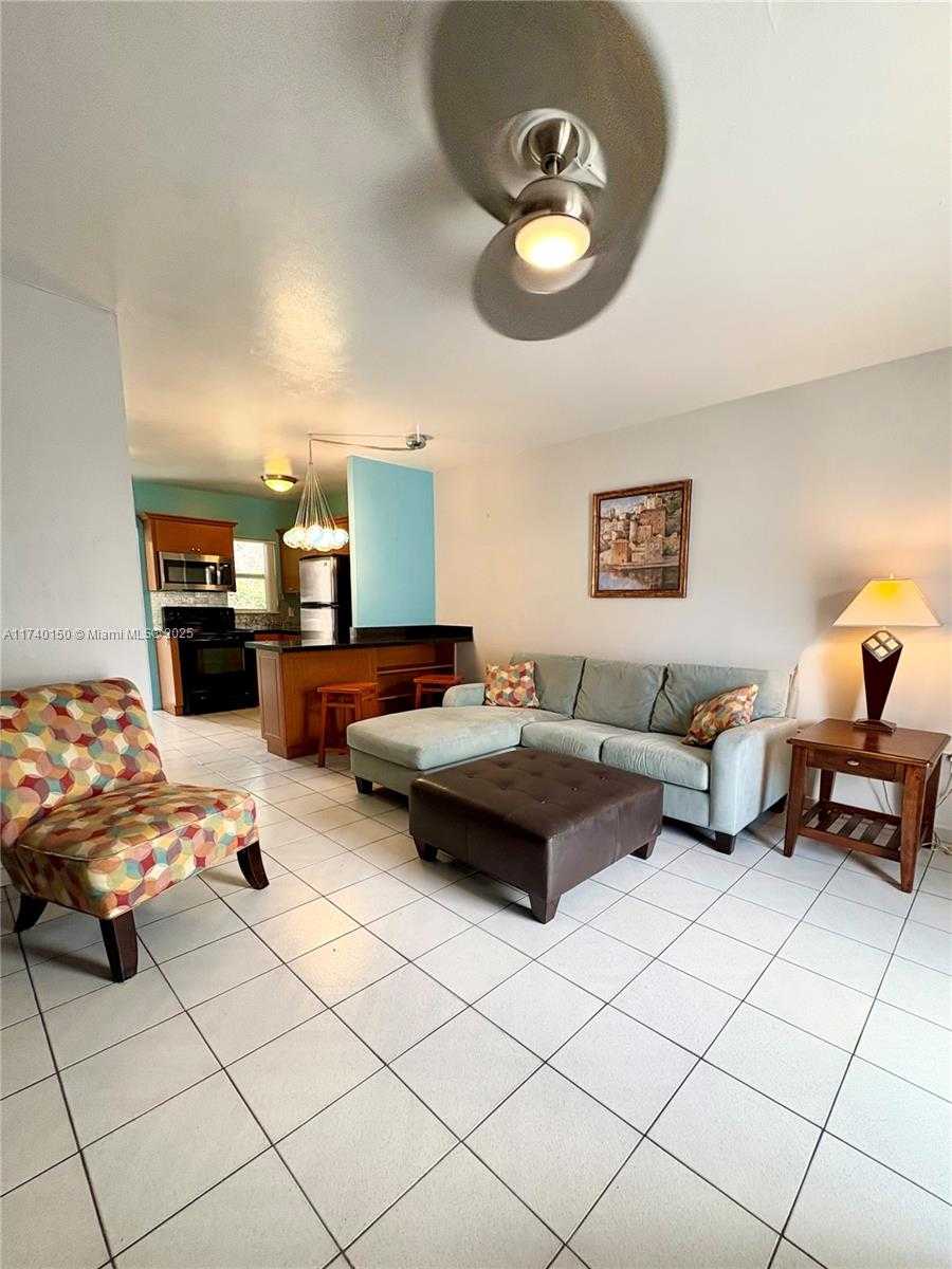 Small Image of 1420 Pennsylvania Ave, Miami Beach, FL 33139, USA Number 13