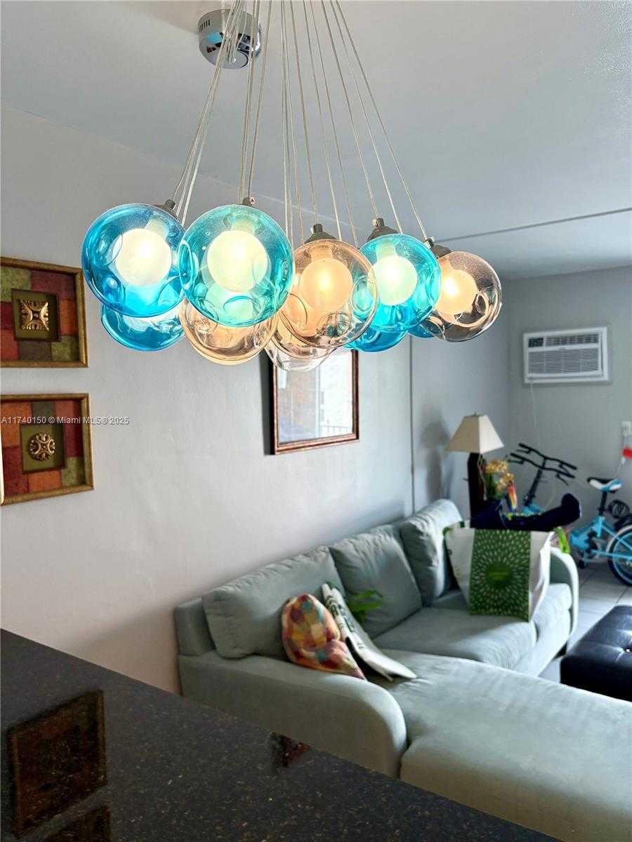 Small Image of 1420 Pennsylvania Ave, Miami Beach, FL 33139, USA Number 15