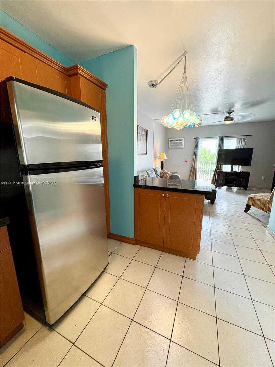 Small Image of 1420 Pennsylvania Ave, Miami Beach, FL 33139, USA Number 17