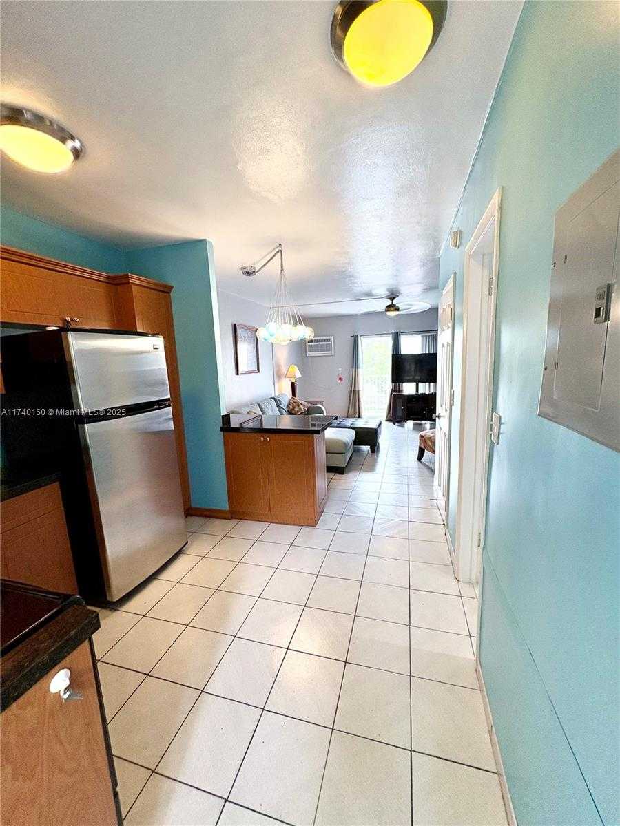 Small Image of 1420 Pennsylvania Ave, Miami Beach, FL 33139, USA Number 18