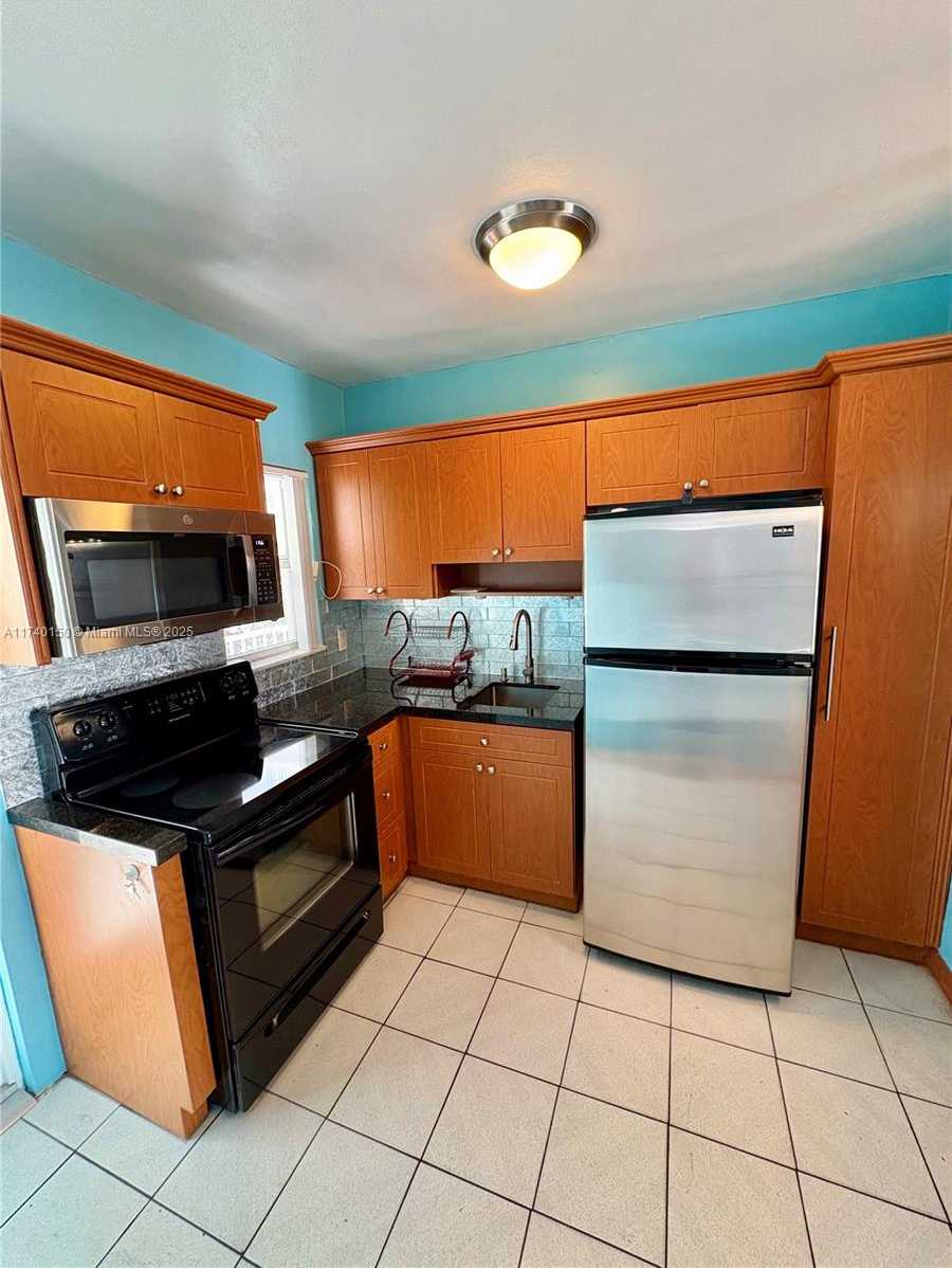 Small Image of 1420 Pennsylvania Ave, Miami Beach, FL 33139, USA Number 20