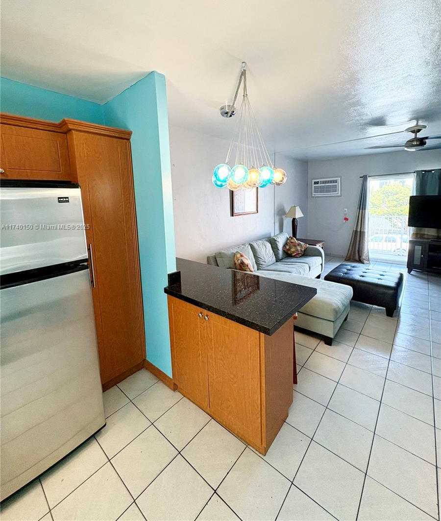 Small Image of 1420 Pennsylvania Ave, Miami Beach, FL 33139, USA Number 21