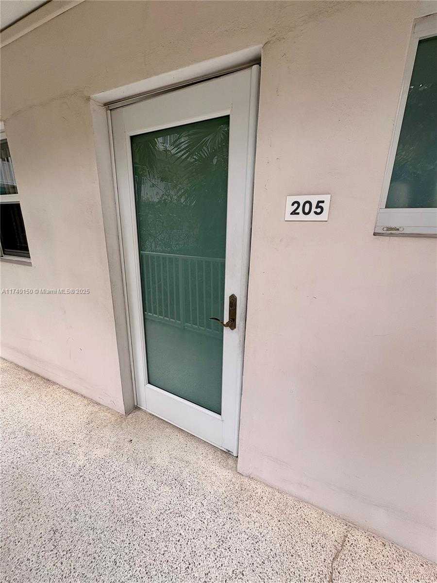 Small Image of 1420 Pennsylvania Ave, Miami Beach, FL 33139, USA Number 23