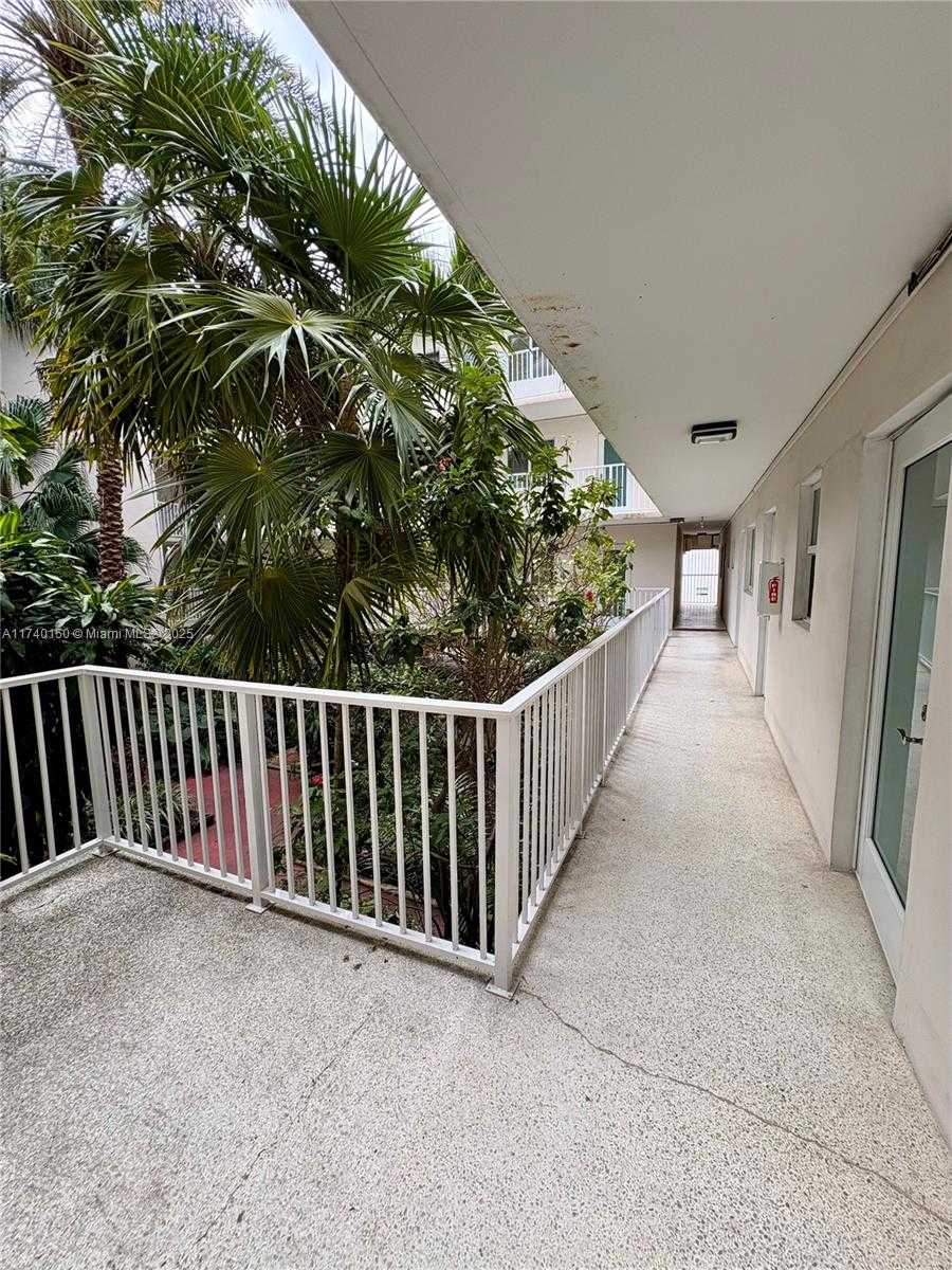 Small Image of 1420 Pennsylvania Ave, Miami Beach, FL 33139, USA Number 24