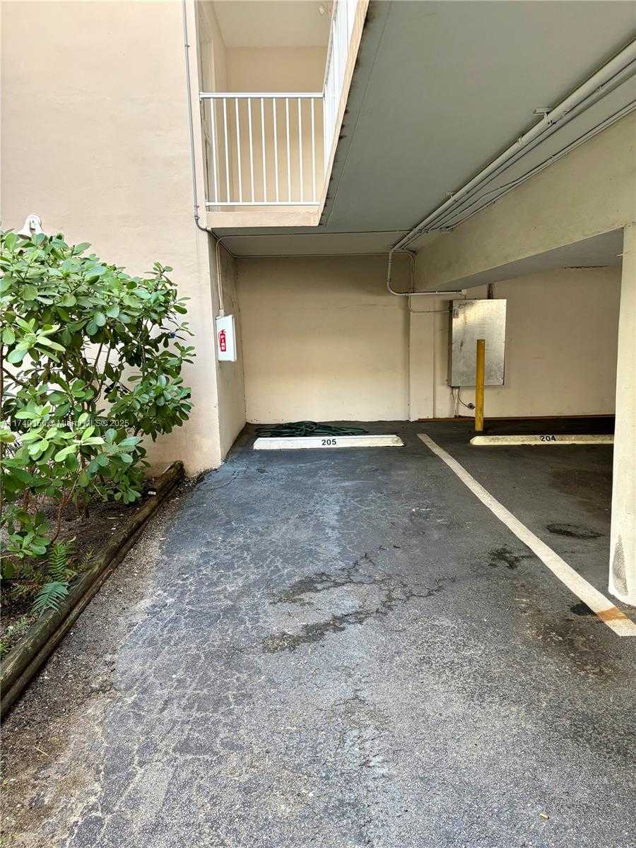 Small Image of 1420 Pennsylvania Ave, Miami Beach, FL 33139, USA Number 25