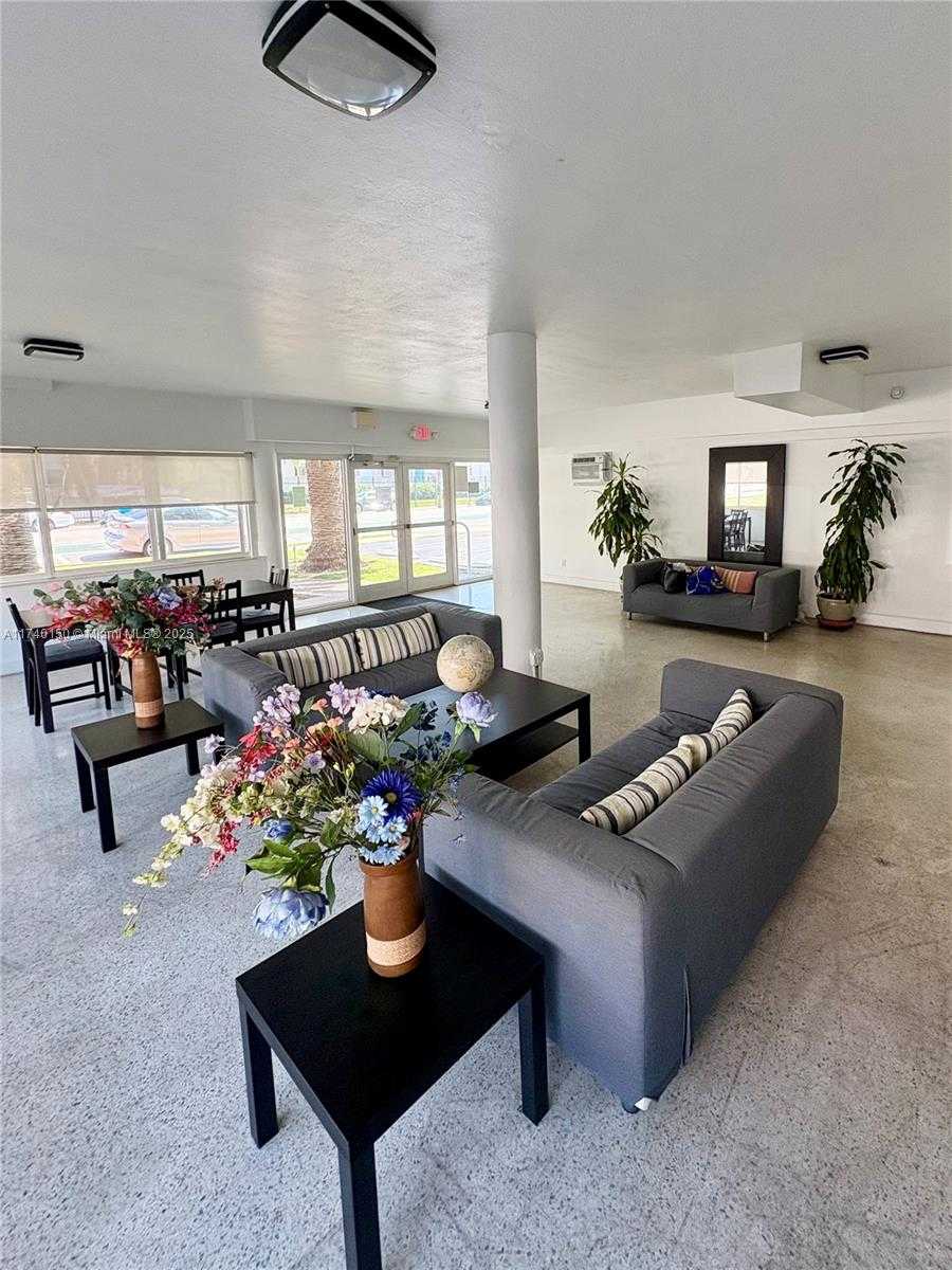 Small Image of 1420 Pennsylvania Ave, Miami Beach, FL 33139, USA Number 30