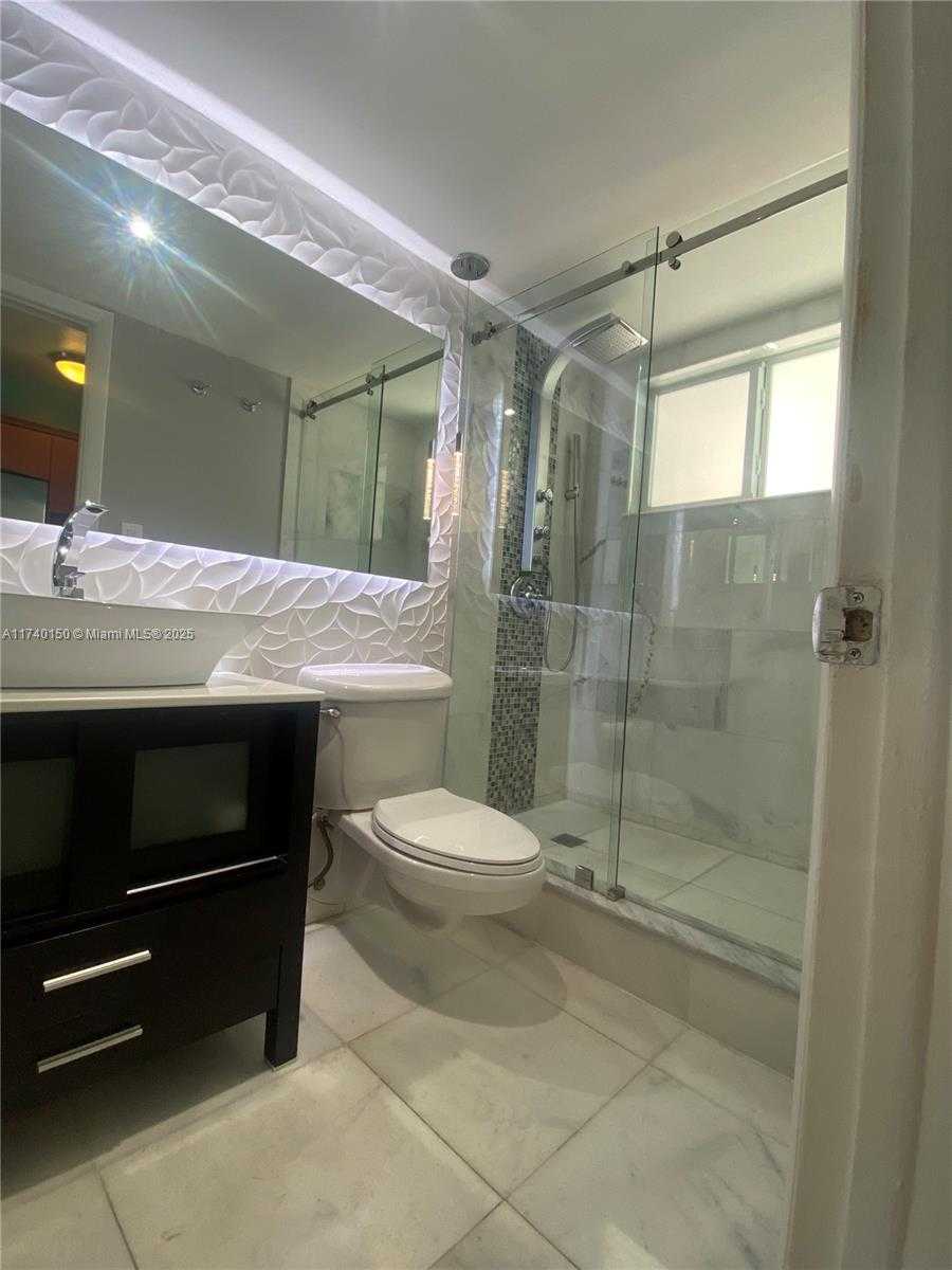 Small Image of 1420 Pennsylvania Ave, Miami Beach, FL 33139, USA Number 5