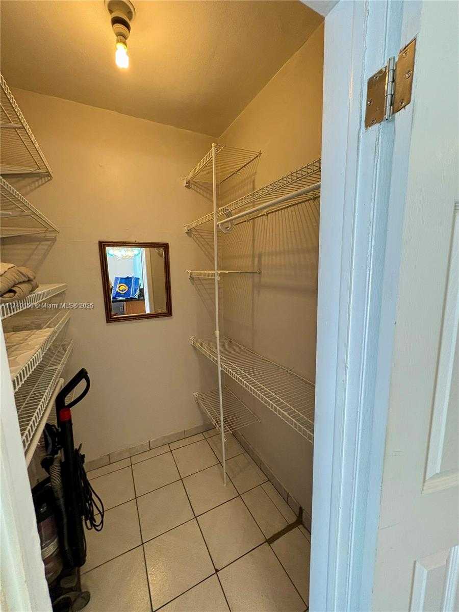 Small Image of 1420 Pennsylvania Ave, Miami Beach, FL 33139, USA Number 6