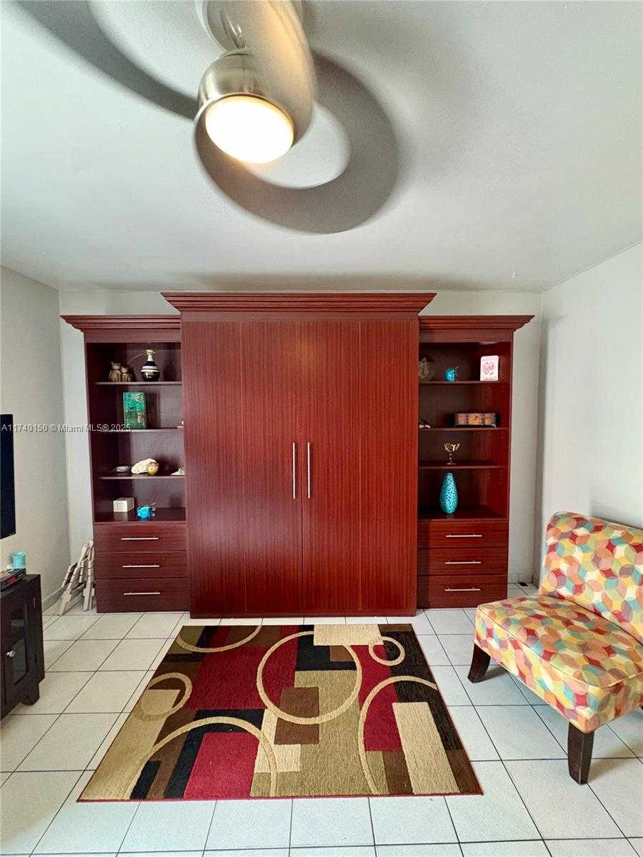 Small Image of 1420 Pennsylvania Ave, Miami Beach, FL 33139, USA Number 7