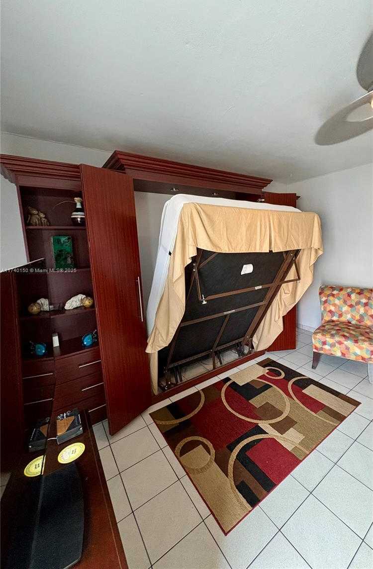 Small Image of 1420 Pennsylvania Ave, Miami Beach, FL 33139, USA Number 9