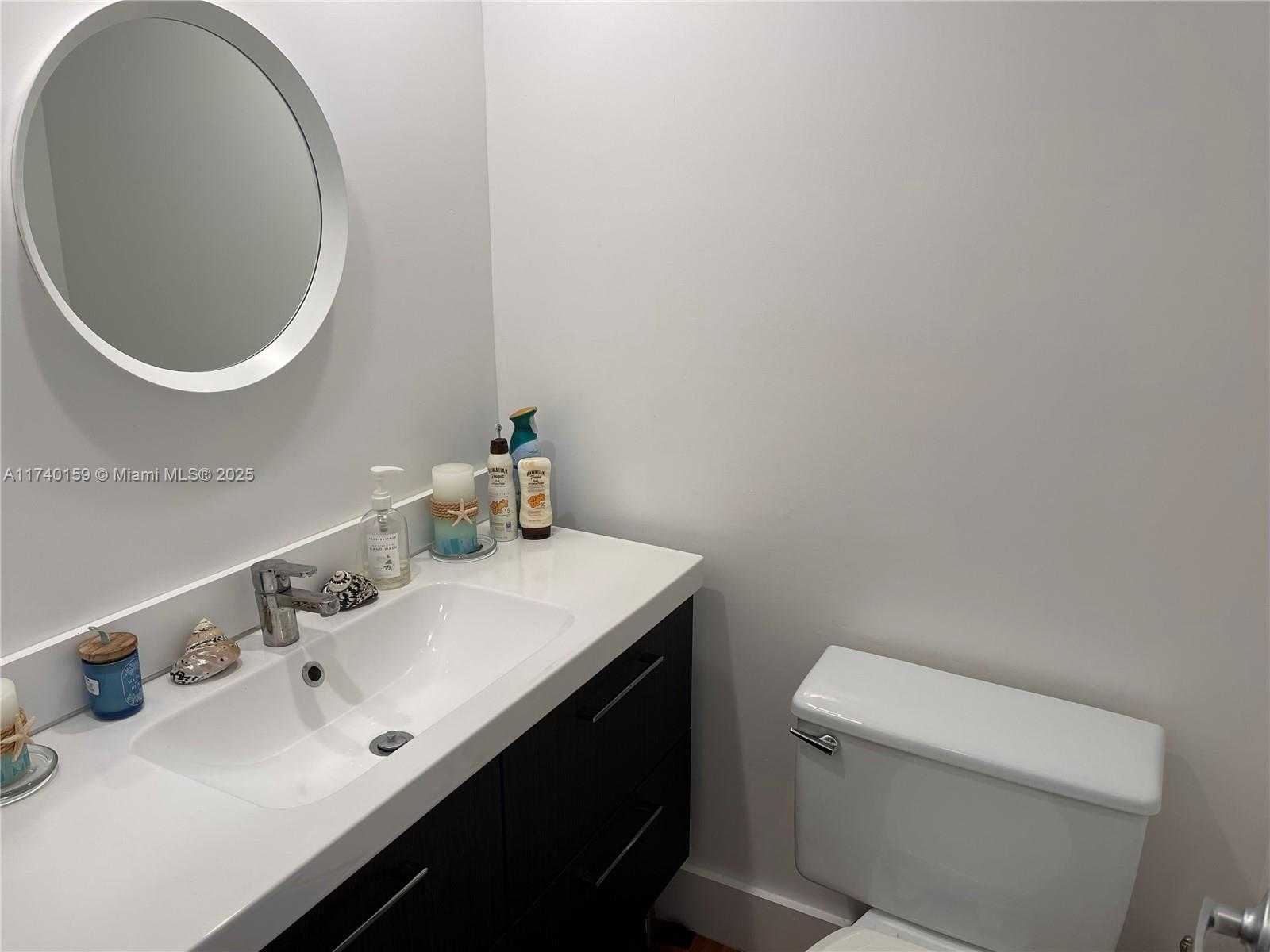 Small Image of 500 BAYVIEW DR #1719, Sunny Isles Beach Number 13