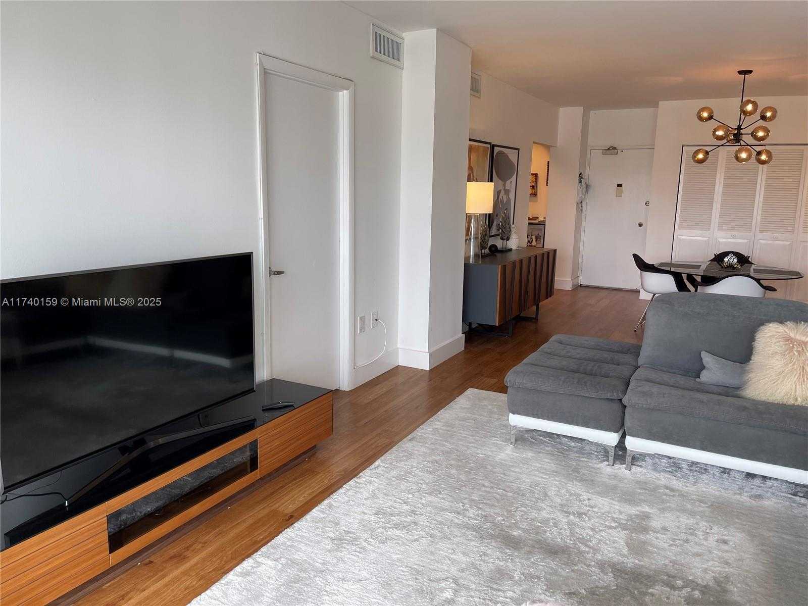 Small Image of 500 BAYVIEW DR #1719, Sunny Isles Beach Number 8
