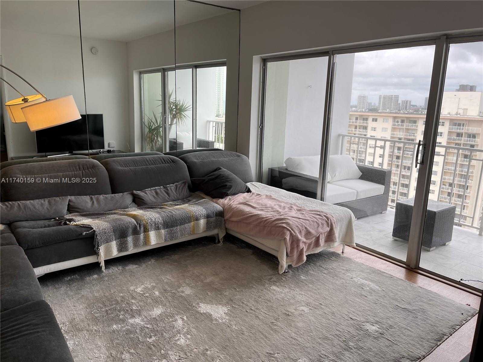 Small Image of 500 BAYVIEW DR #1719, Sunny Isles Beach Number 9