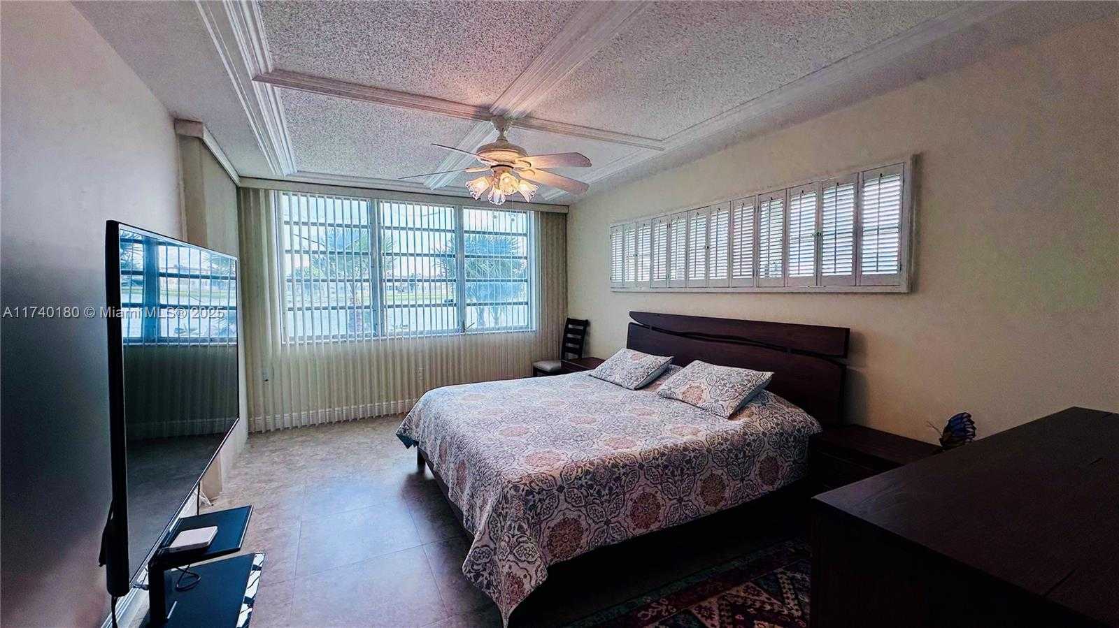 Small Image of 1750 NORTH EAST 191ST ST #129-4, Miami Number 11