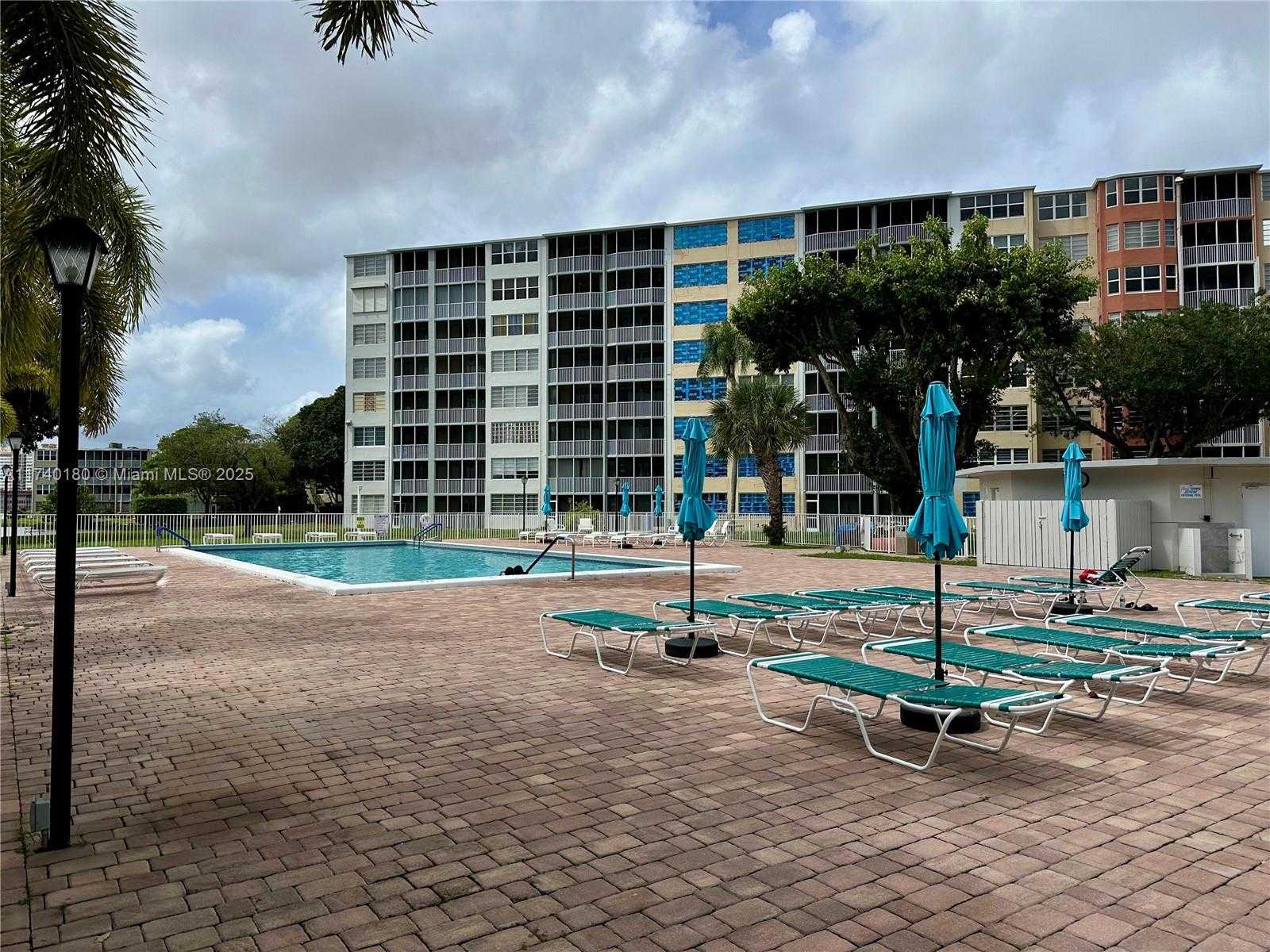 Small Image of 1750 NORTH EAST 191ST ST #129-4, Miami Number 34