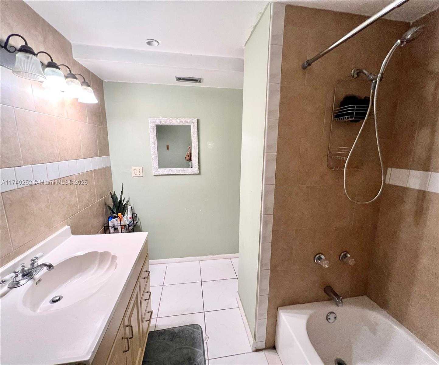 Small Image of 6532 RACQUET CLUB DR #73, Lauderhill Number 27