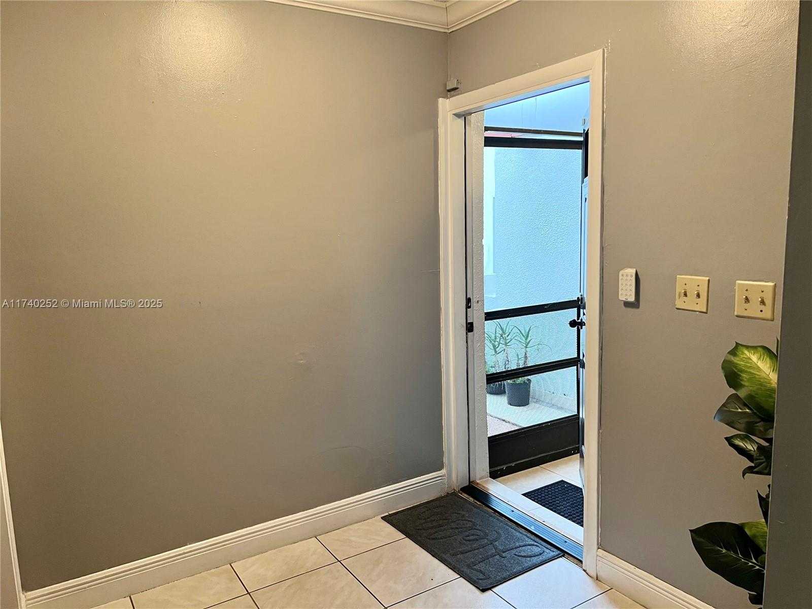 Small Image of 6532 RACQUET CLUB DR #73, Lauderhill Number 4