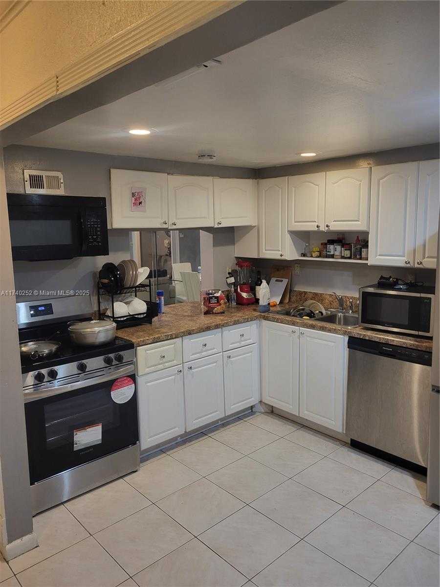 Small Image of 6532 RACQUET CLUB DR #73, Lauderhill Number 8