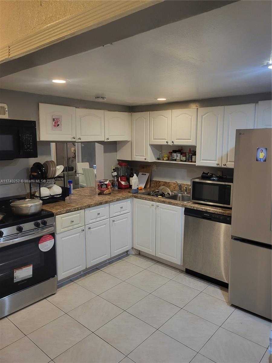 Small Image of 6532 RACQUET CLUB DR #73, Lauderhill Number 9