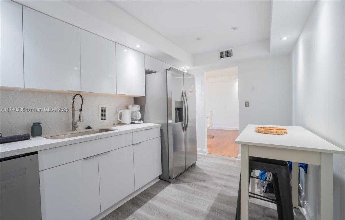 Small Image of 4001 SOUTH OCEAN DR #4E, Hollywood Number 12