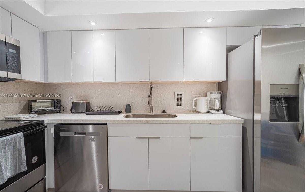 Small Image of 4001 SOUTH OCEAN DR #4E, Hollywood Number 13