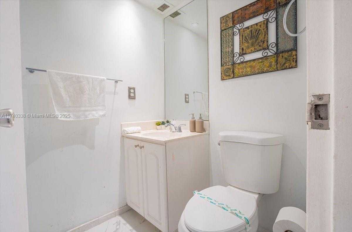 Small Image of 4001 SOUTH OCEAN DR #4E, Hollywood Number 17