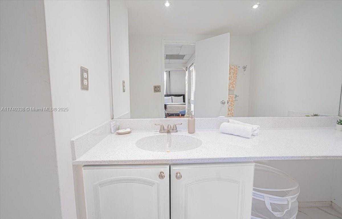 Small Image of 4001 SOUTH OCEAN DR #4E, Hollywood Number 23