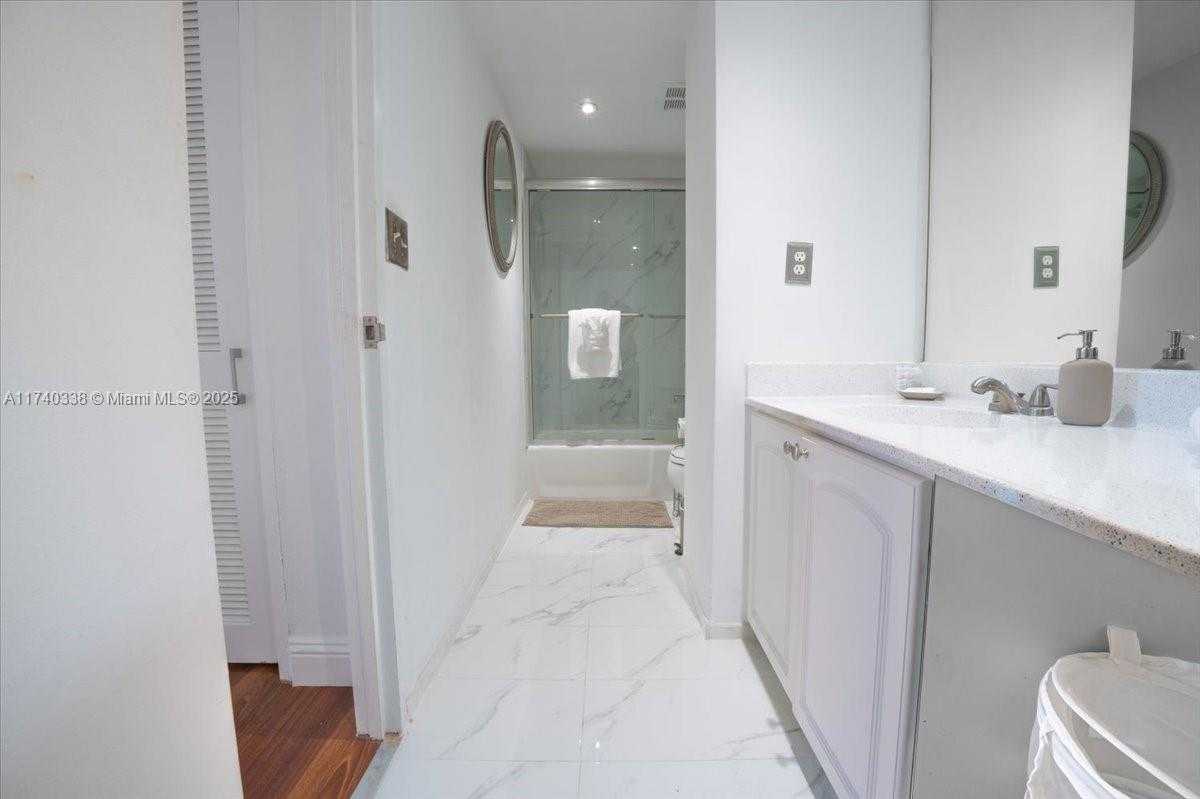 Small Image of 4001 SOUTH OCEAN DR #4E, Hollywood Number 25