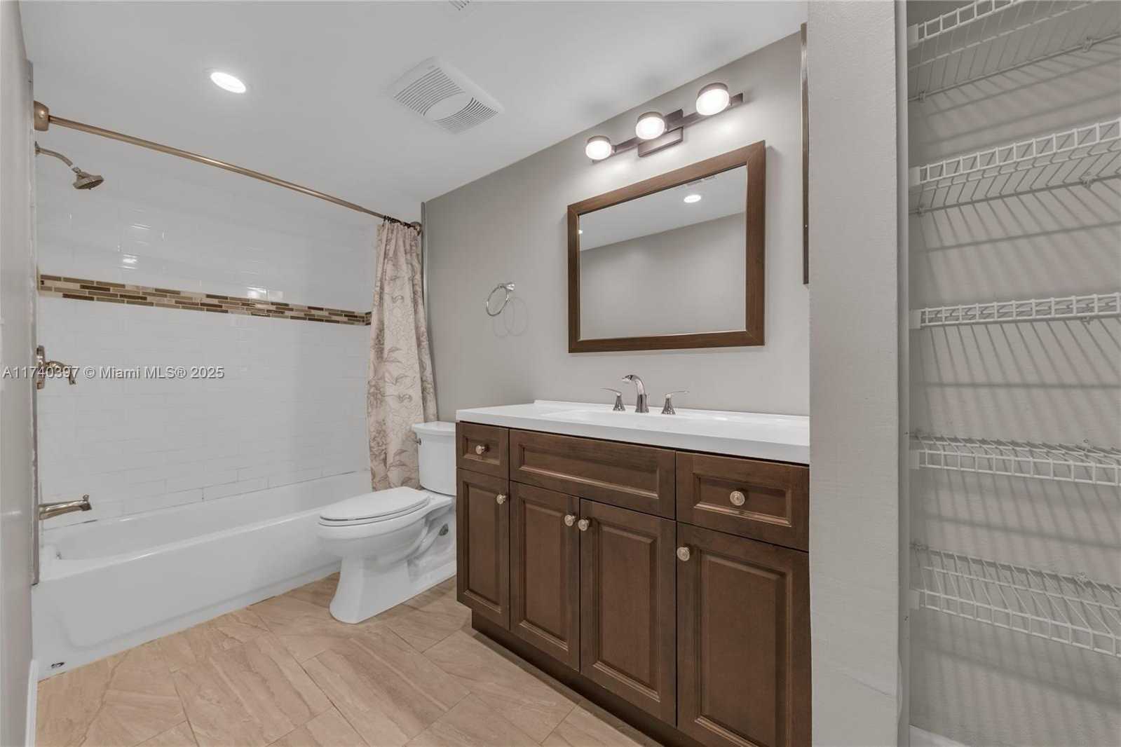 Small Image of 2736 SOUTH UNIVERSITY DR #1103, Davie Number 25