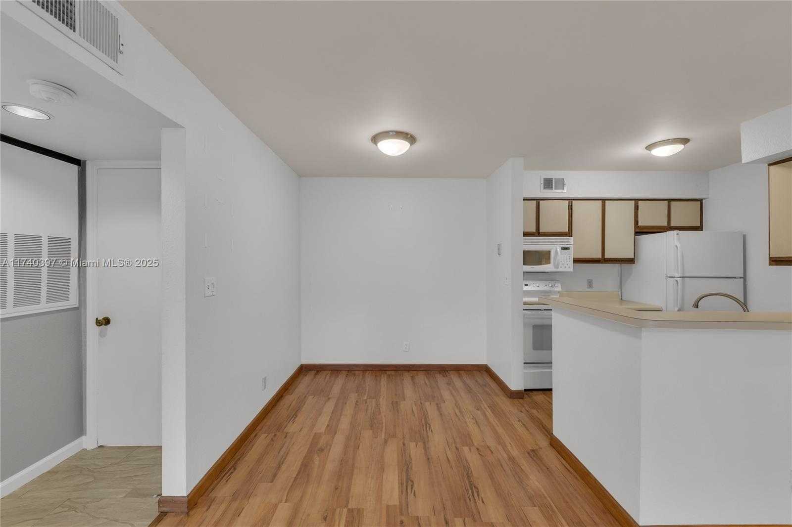 Small Image of 2736 SOUTH UNIVERSITY DR #1103, Davie Number 4
