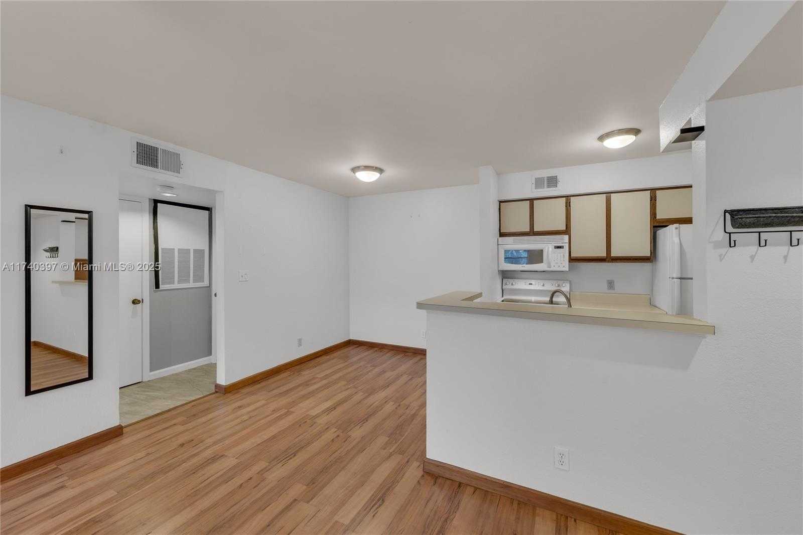 Small Image of 2736 SOUTH UNIVERSITY DR #1103, Davie Number 5