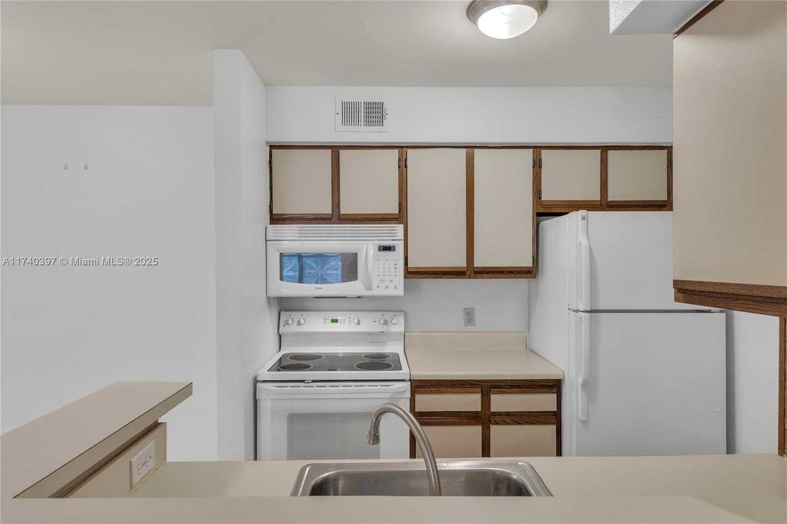 Small Image of 2736 SOUTH UNIVERSITY DR #1103, Davie Number 6