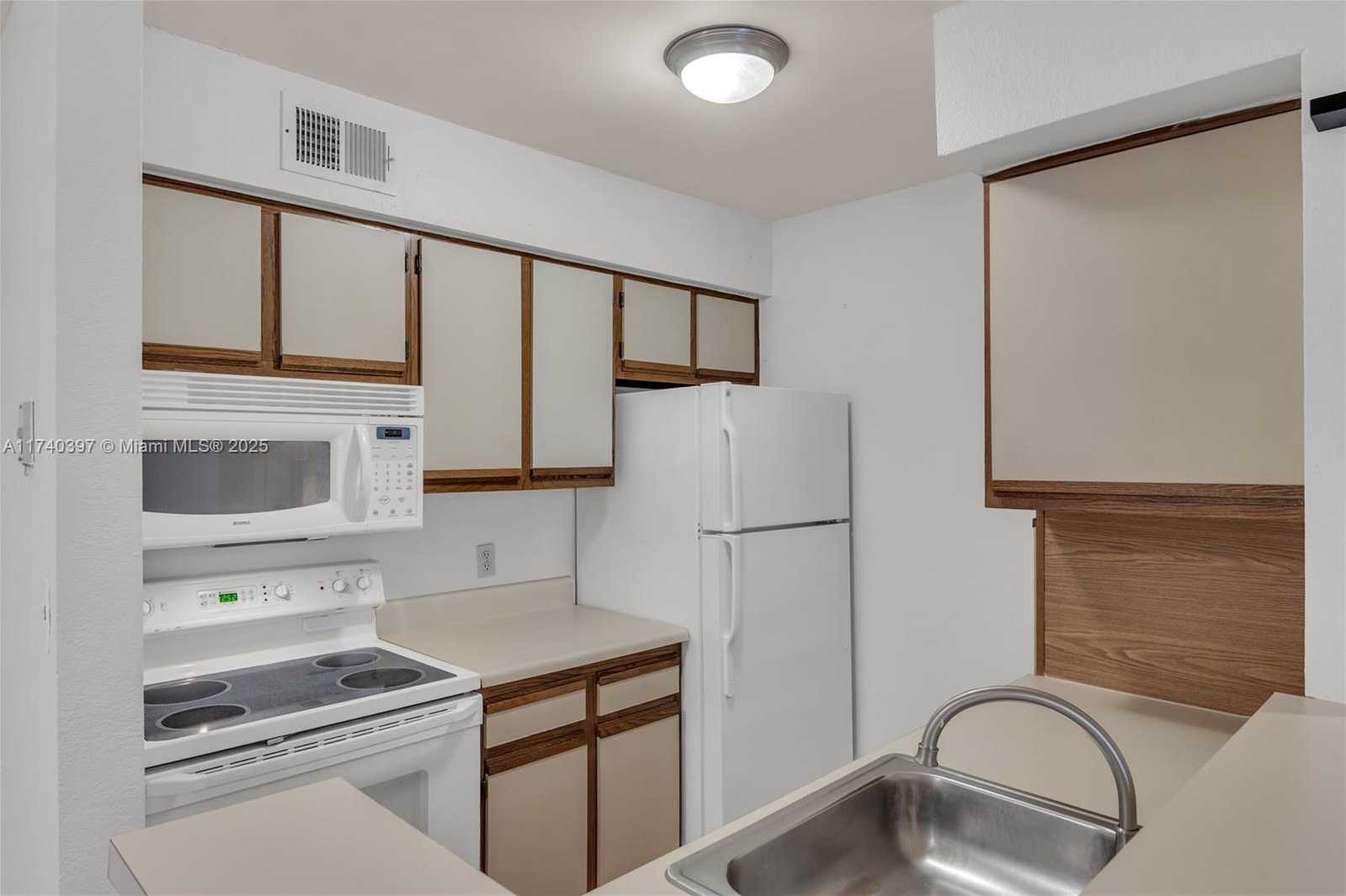 Small Image of 2736 SOUTH UNIVERSITY DR #1103, Davie Number 7