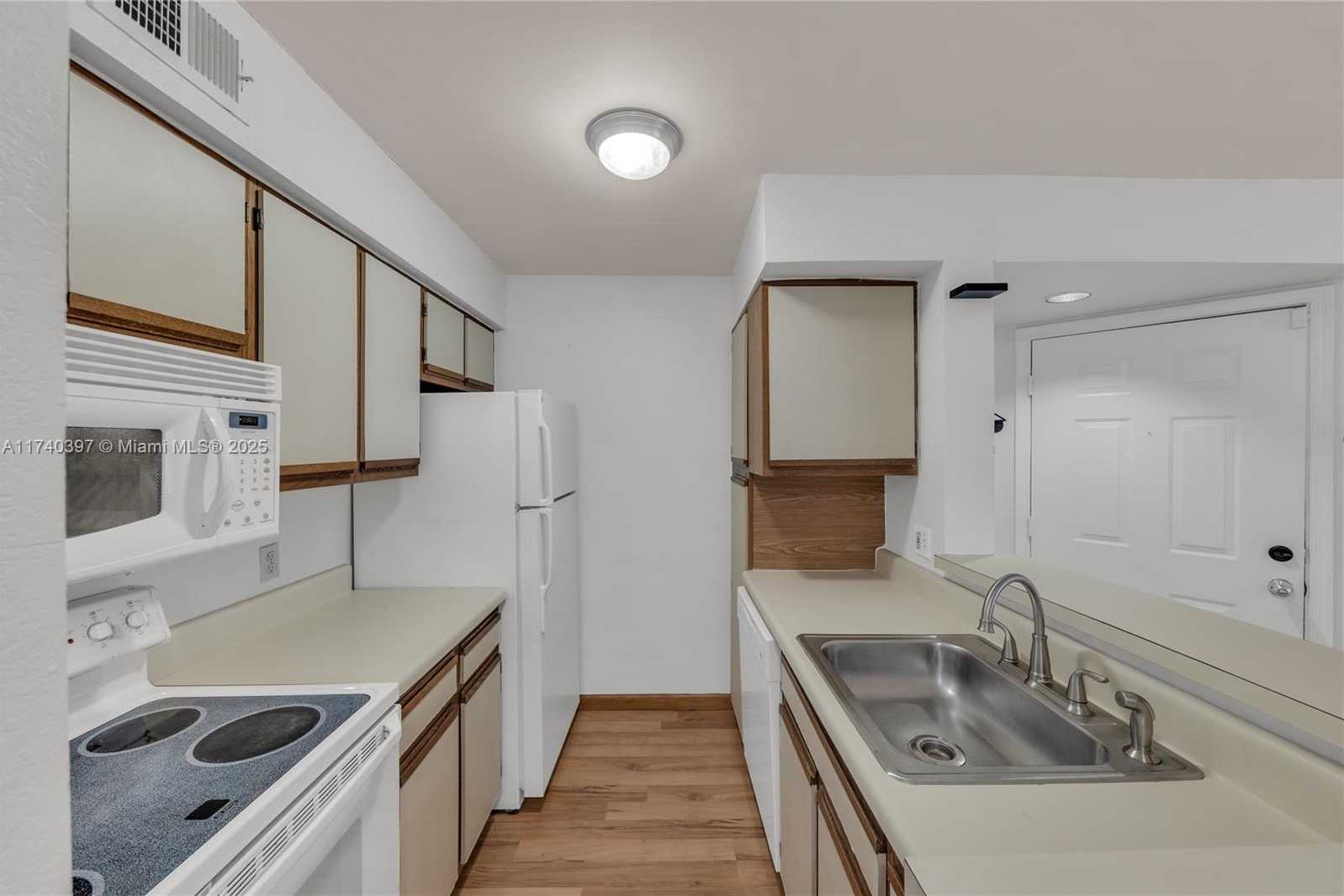Small Image of 2736 SOUTH UNIVERSITY DR #1103, Davie Number 8