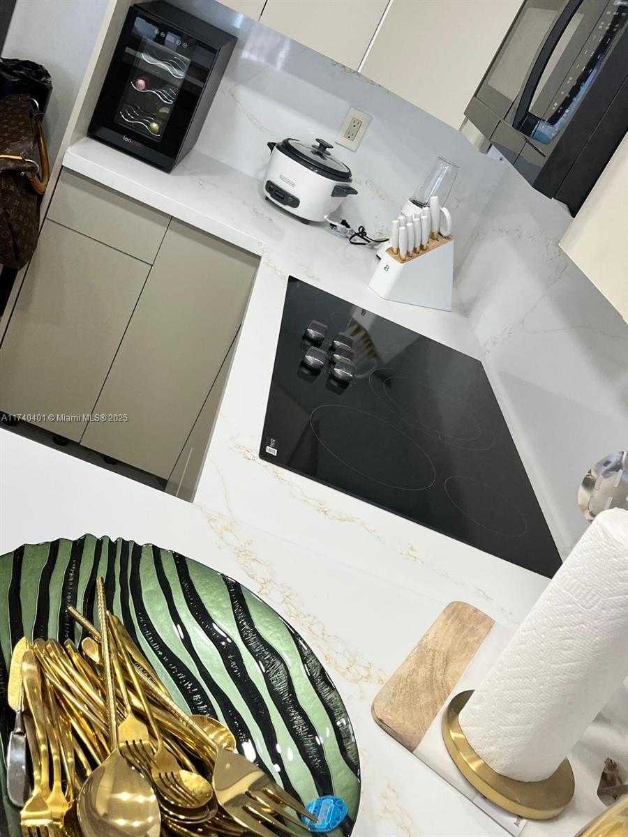 Small Image of 540 BRICKELL KEY DR #728, Miami Number 15