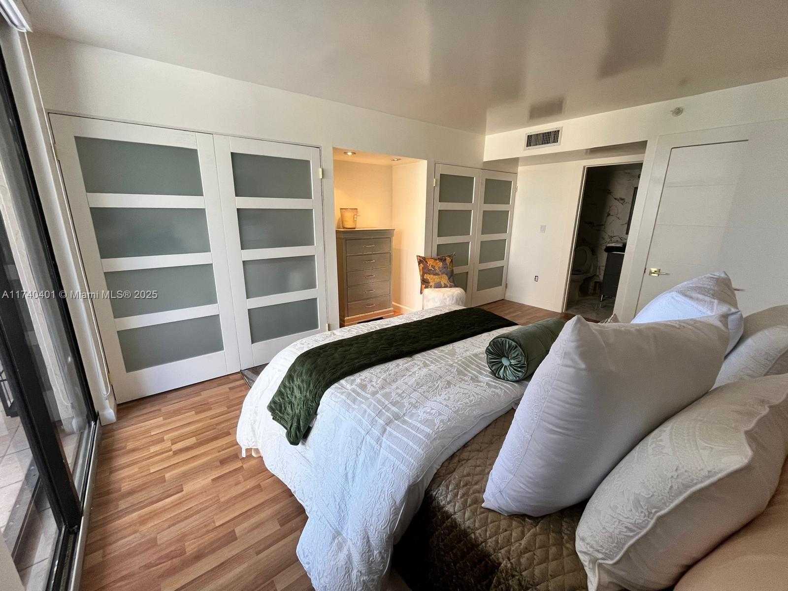 Small Image of 540 BRICKELL KEY DR #728, Miami Number 25