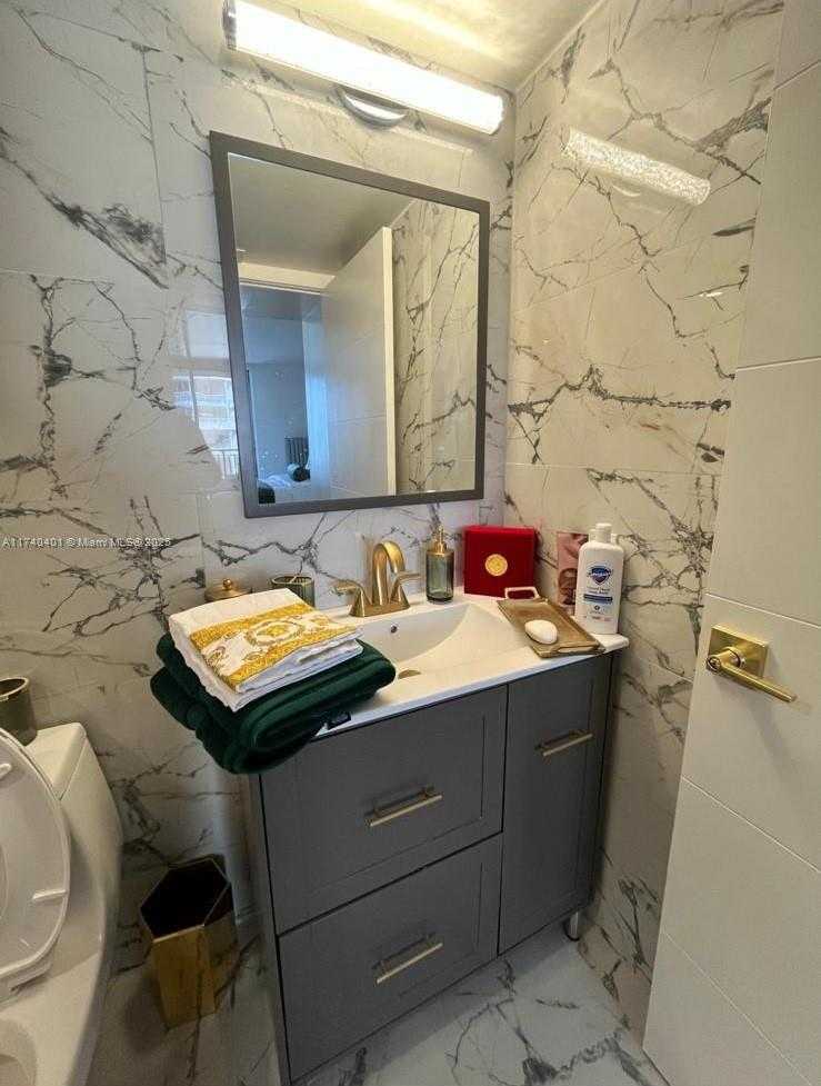 Small Image of 540 BRICKELL KEY DR #728, Miami Number 9