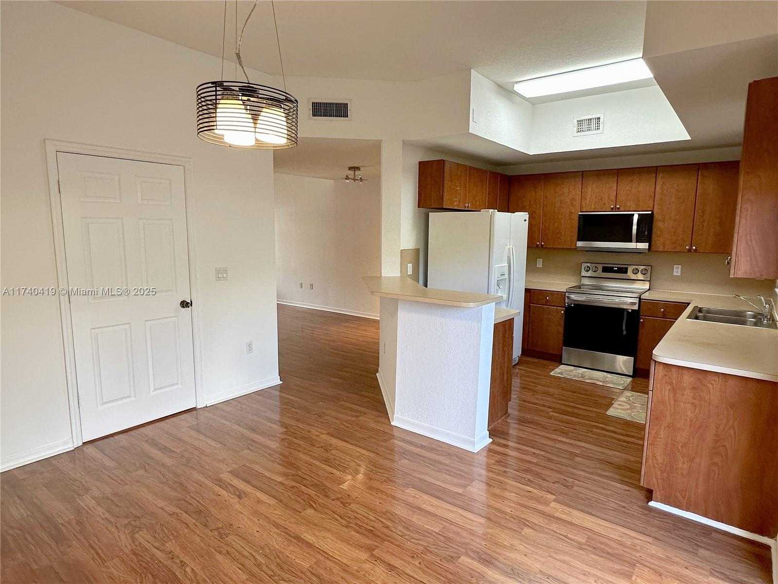 Small Image of 8913 SOUTH WEST 220TH ST, Cutler Bay Number 7