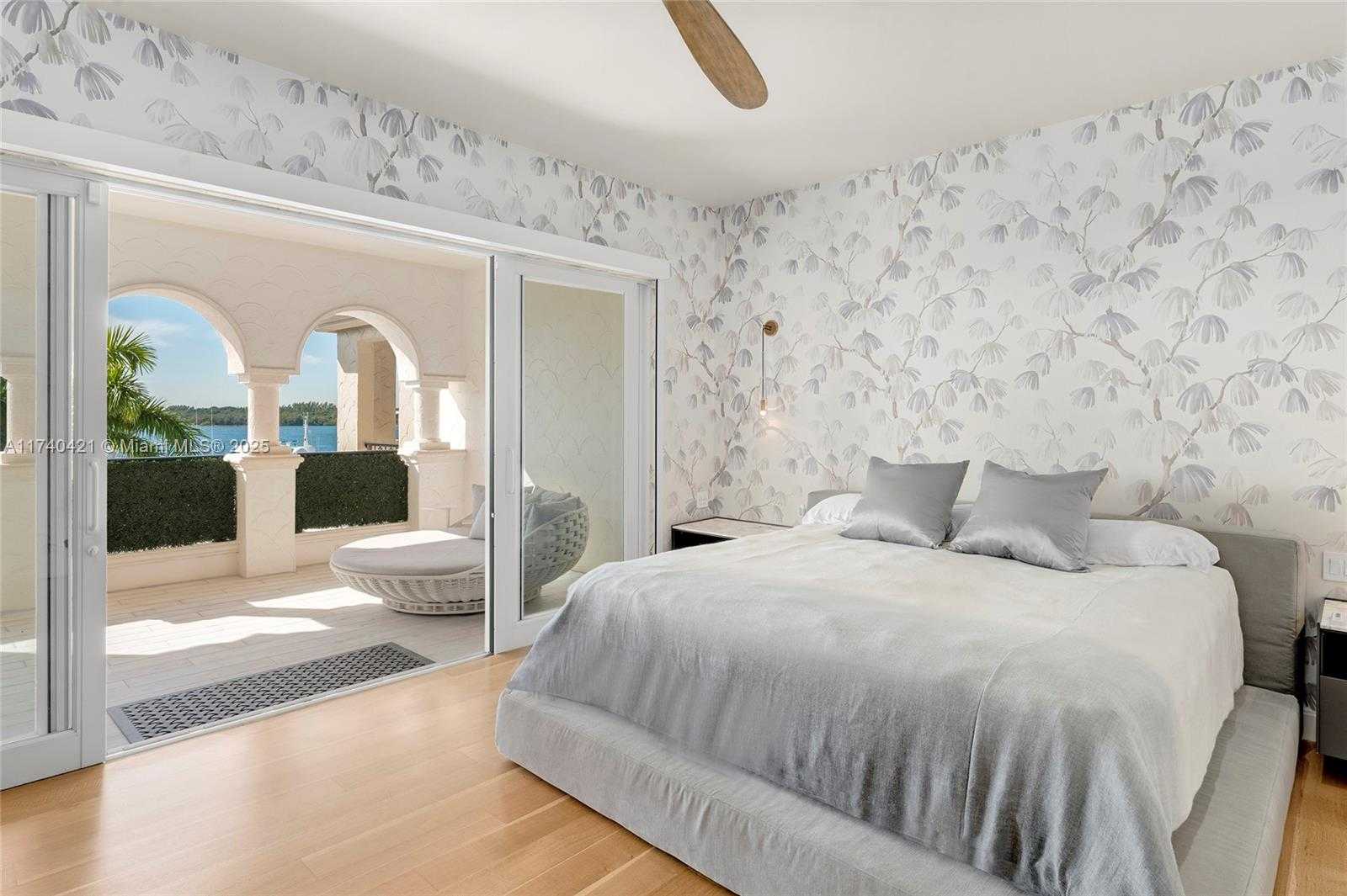Small Image of 2042 FISHER ISLAND DR #2042, Miami Beach Number 10