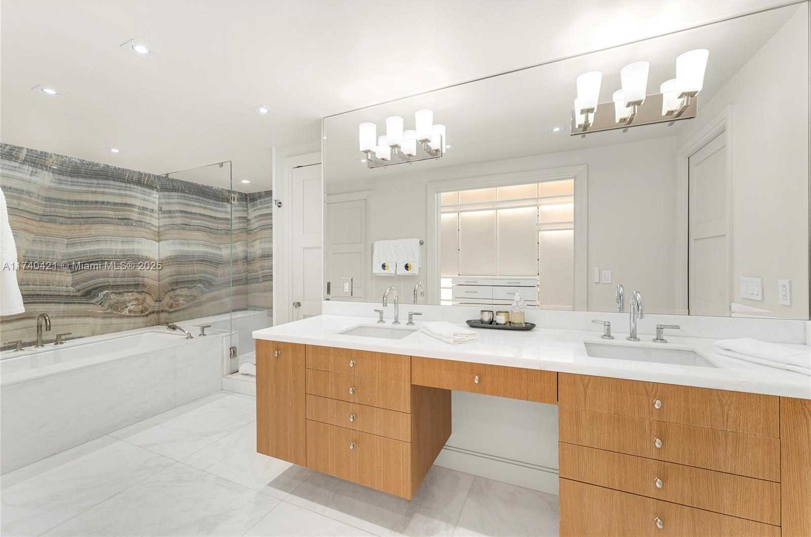 Small Image of 2042 FISHER ISLAND DR #2042, Miami Beach Number 12