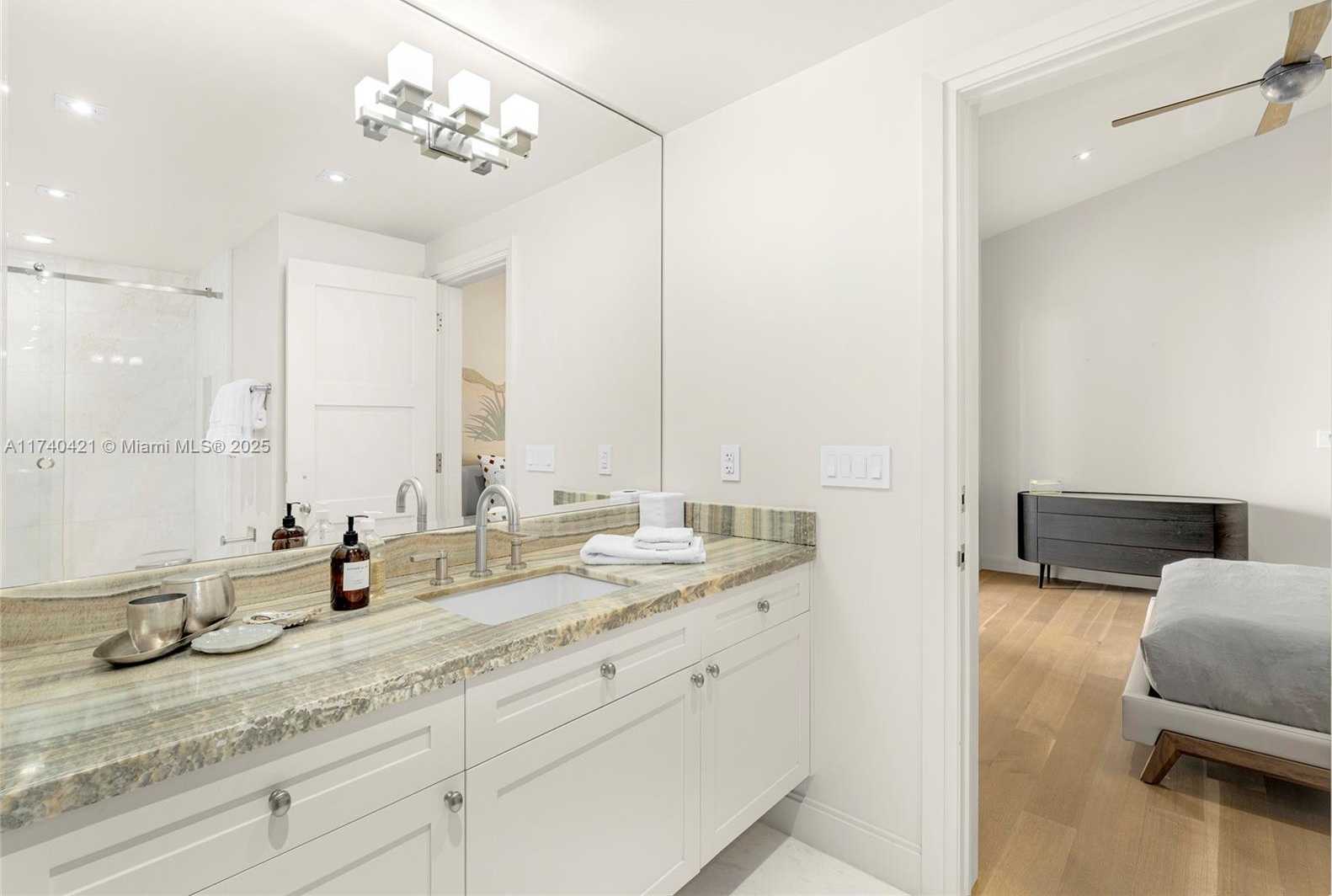 Small Image of 2042 FISHER ISLAND DR #2042, Miami Beach Number 15