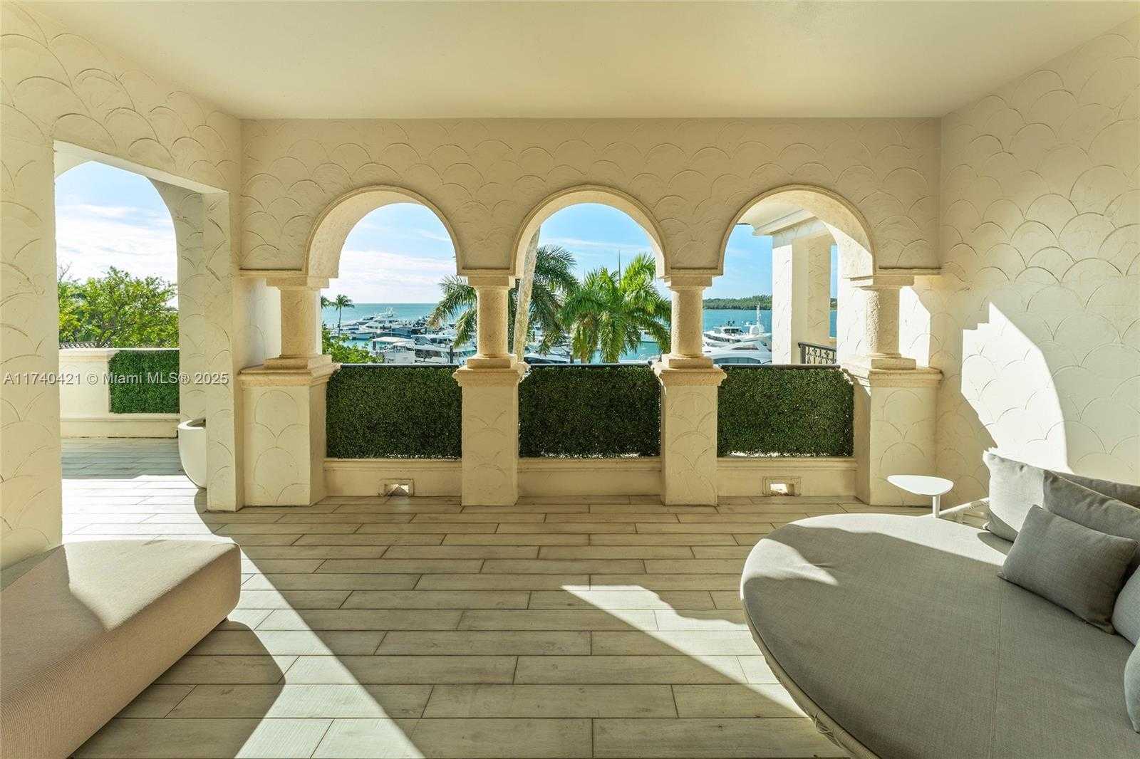 Small Image of 2042 FISHER ISLAND DR #2042, Miami Beach Number 18