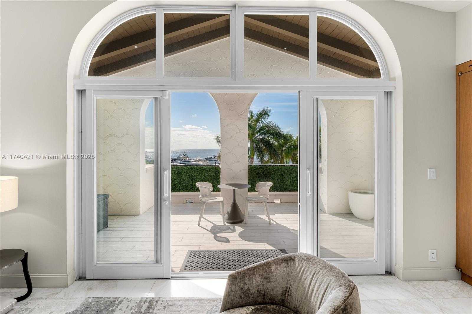 Small Image of 2042 FISHER ISLAND DR #2042, Miami Beach Number 2