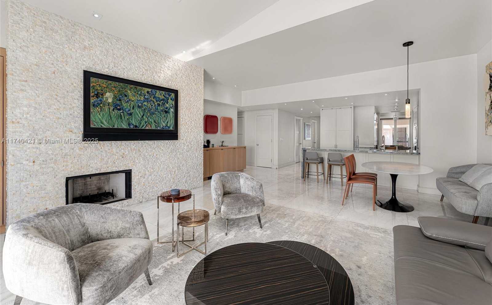 Small Image of 2042 FISHER ISLAND DR #2042, Miami Beach Number 3