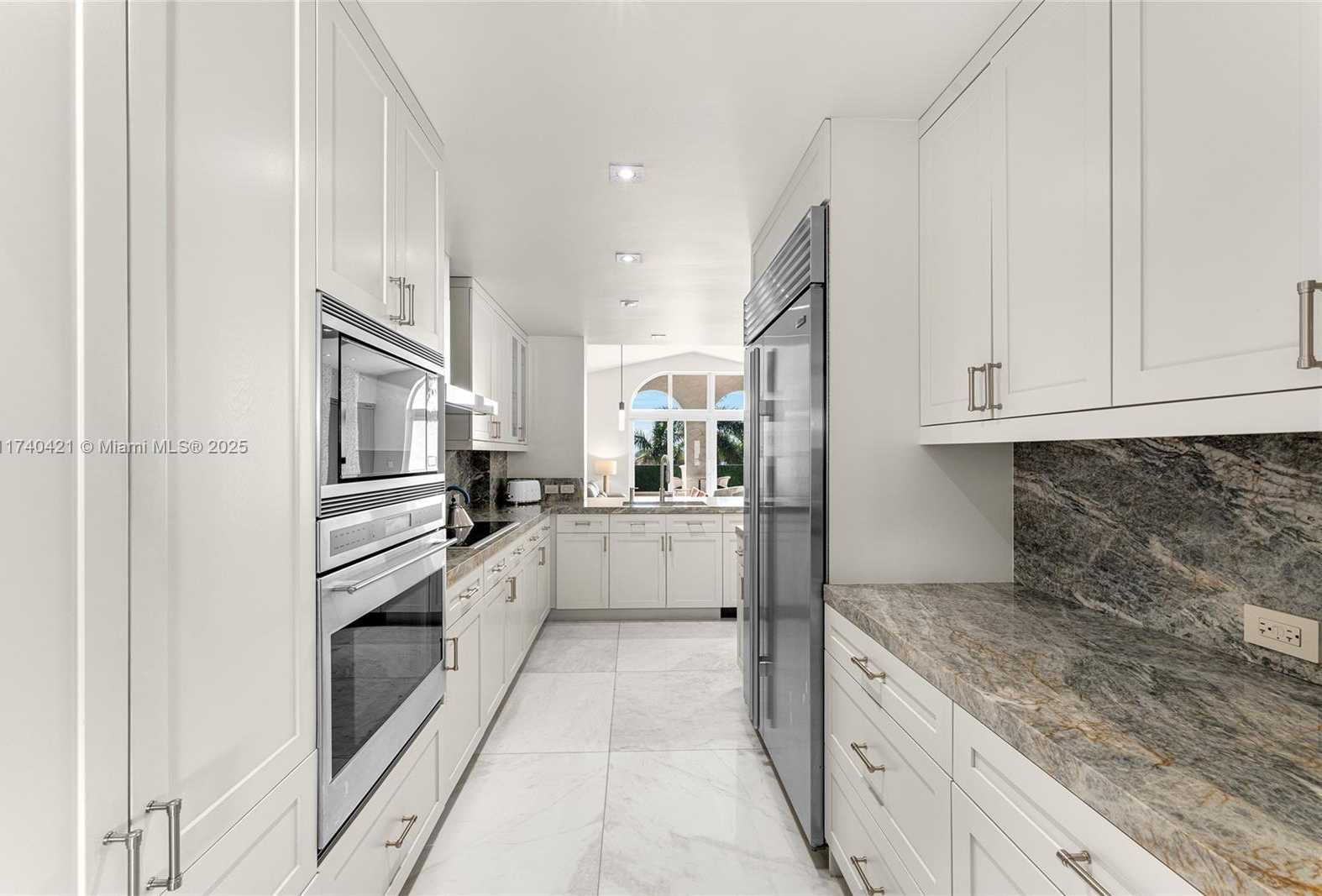 Small Image of 2042 FISHER ISLAND DR #2042, Miami Beach Number 5