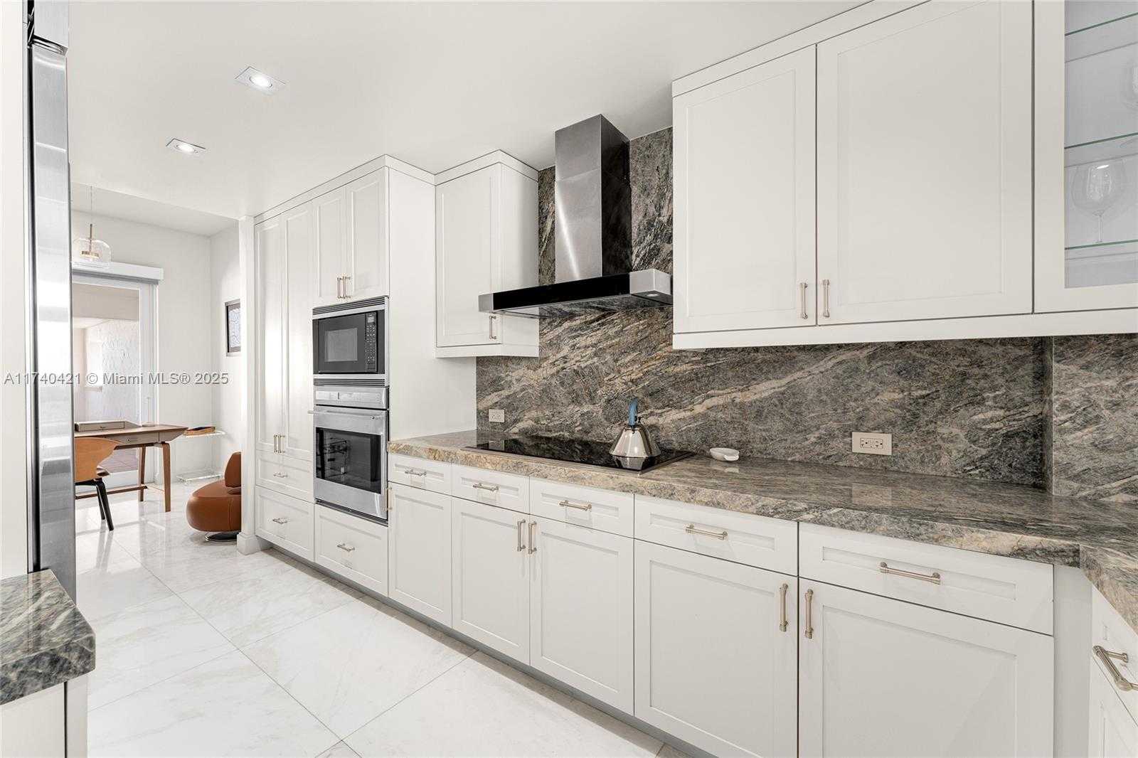 Small Image of 2042 FISHER ISLAND DR #2042, Miami Beach Number 6