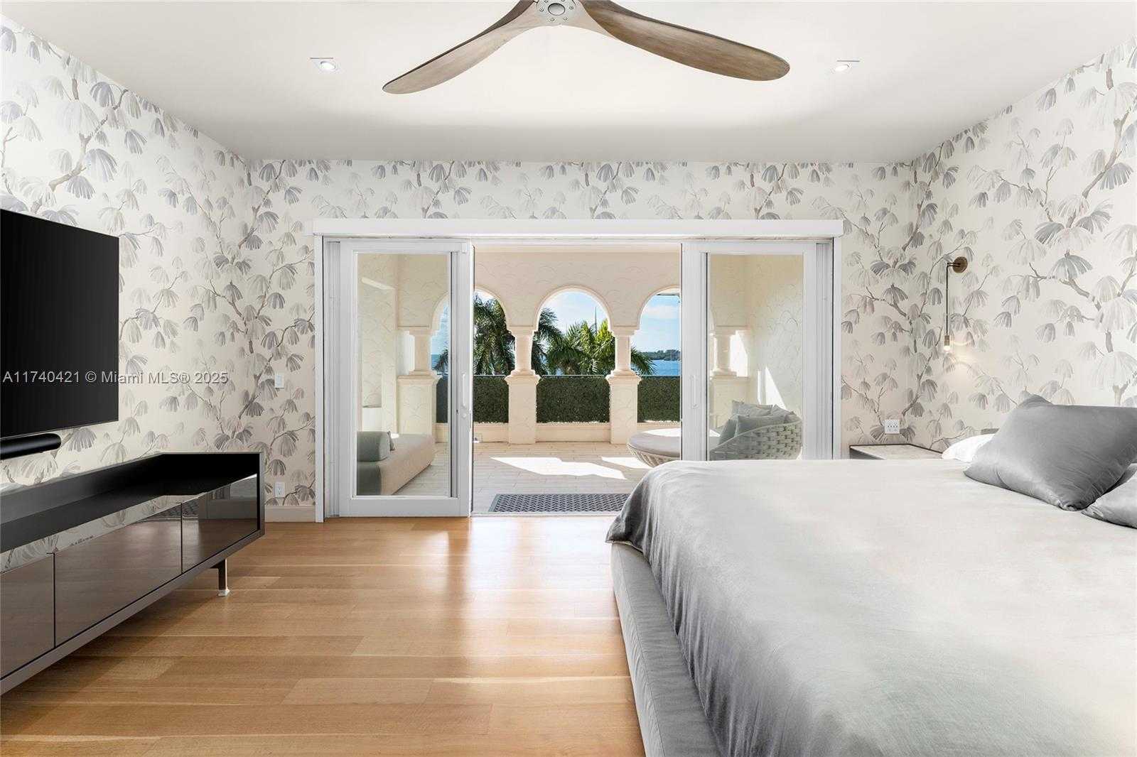 Small Image of 2042 FISHER ISLAND DR #2042, Miami Beach Number 9