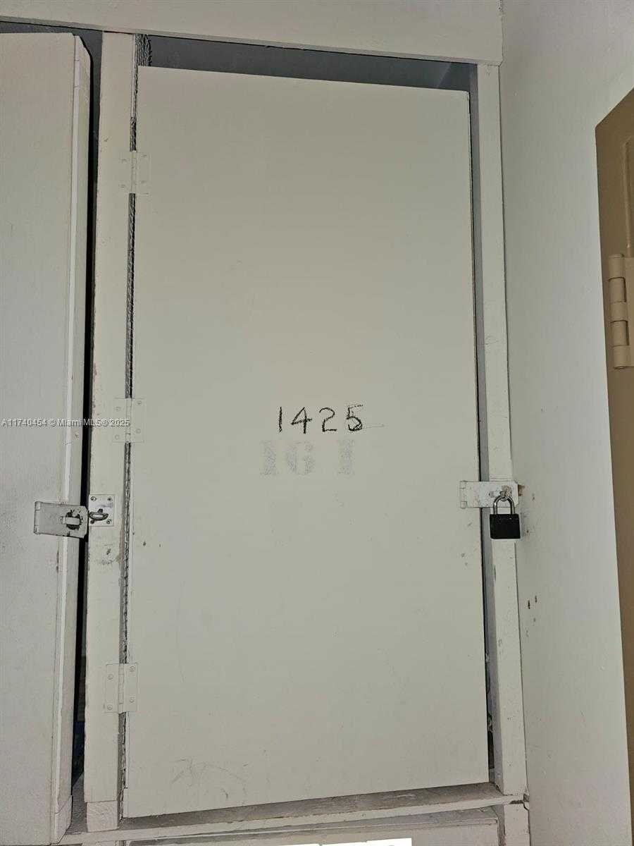 Small Image of 20301 WEST COUNTRY CLUB DR #1425, Aventura Number 16