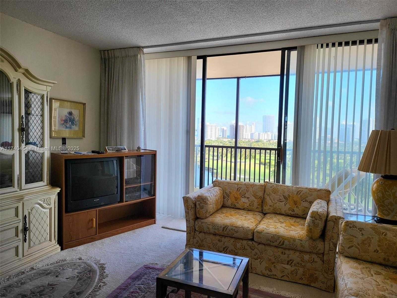 Small Image of 20301 WEST COUNTRY CLUB DR #1425, Aventura Number 4