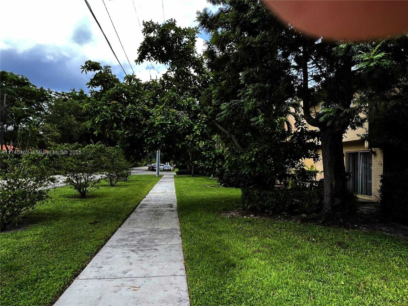 Small Image of 9025 NORTH EAST 4TH AVE RD #9025, Miami Shores Number 2